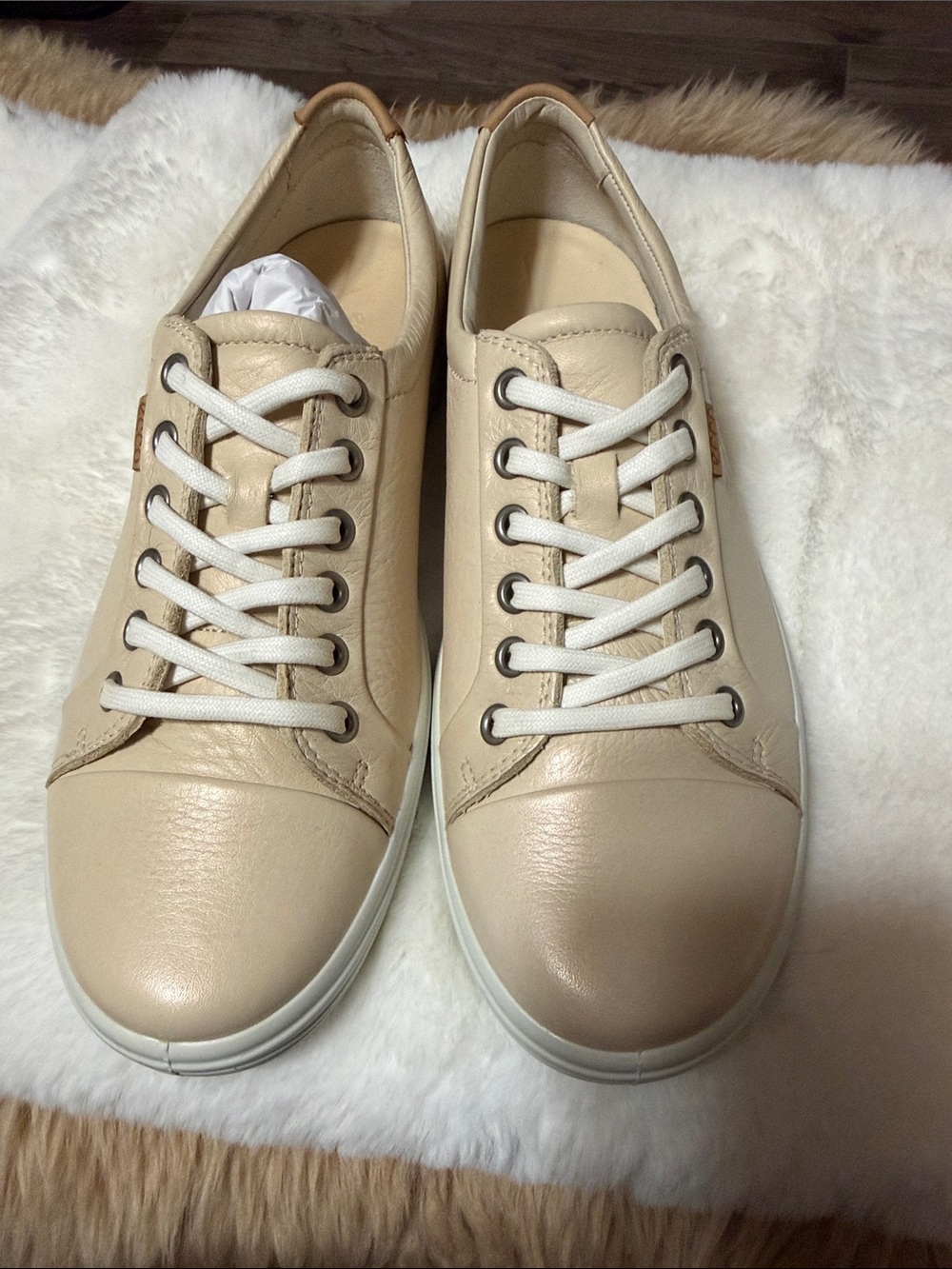 Ecco Women’s Cream Leather Lace-Up Sneakers
